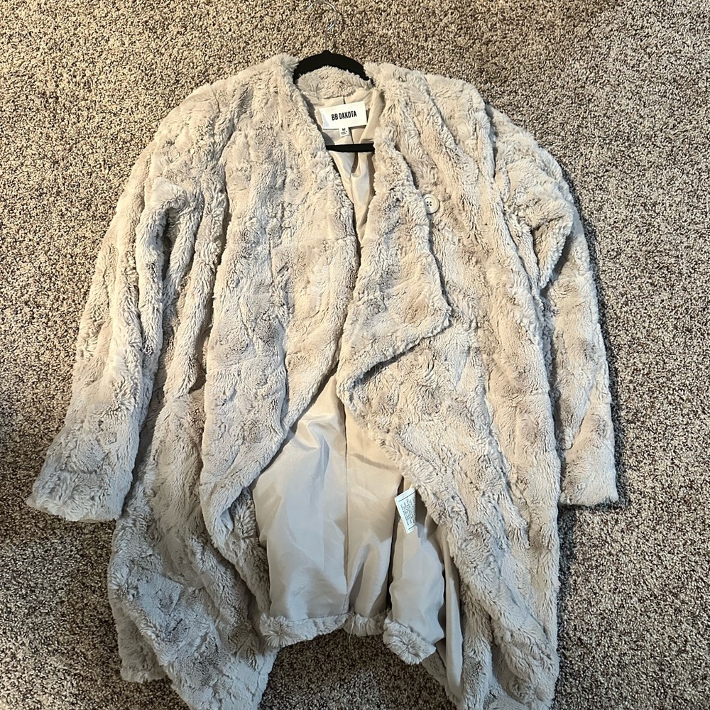 BB Dakota Faux Fur Coat in Light Gray